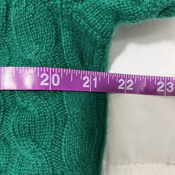 NEW J Crew Cashmere cable-knit crewneck sweater!!! - Picture 3 of 8